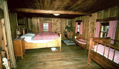 Dobelzimmer mit zwei Kinderbetten